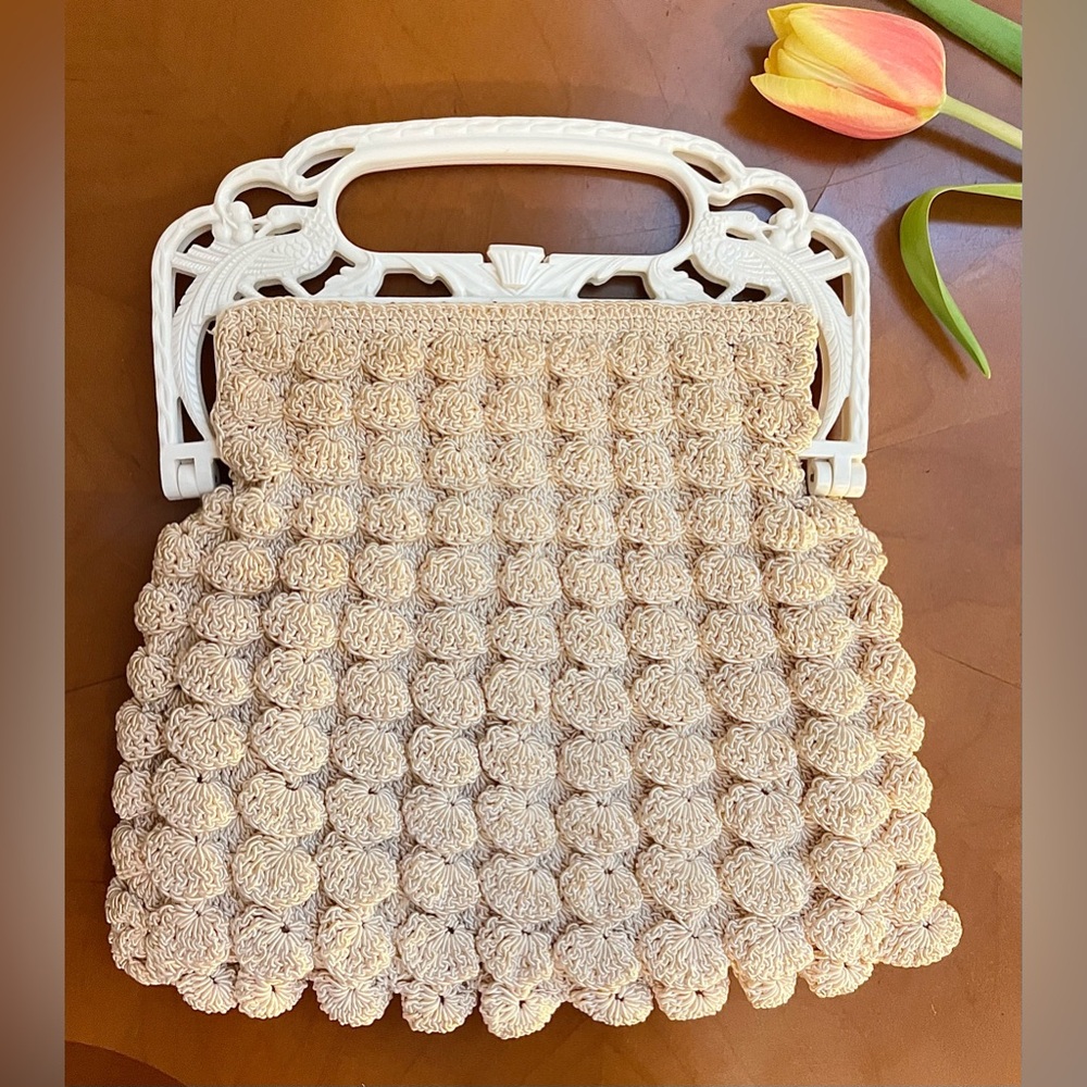 VTG 1930s–1940s CreamPopcorn Crochet Purse with Carved Celluloid Peacock Frame